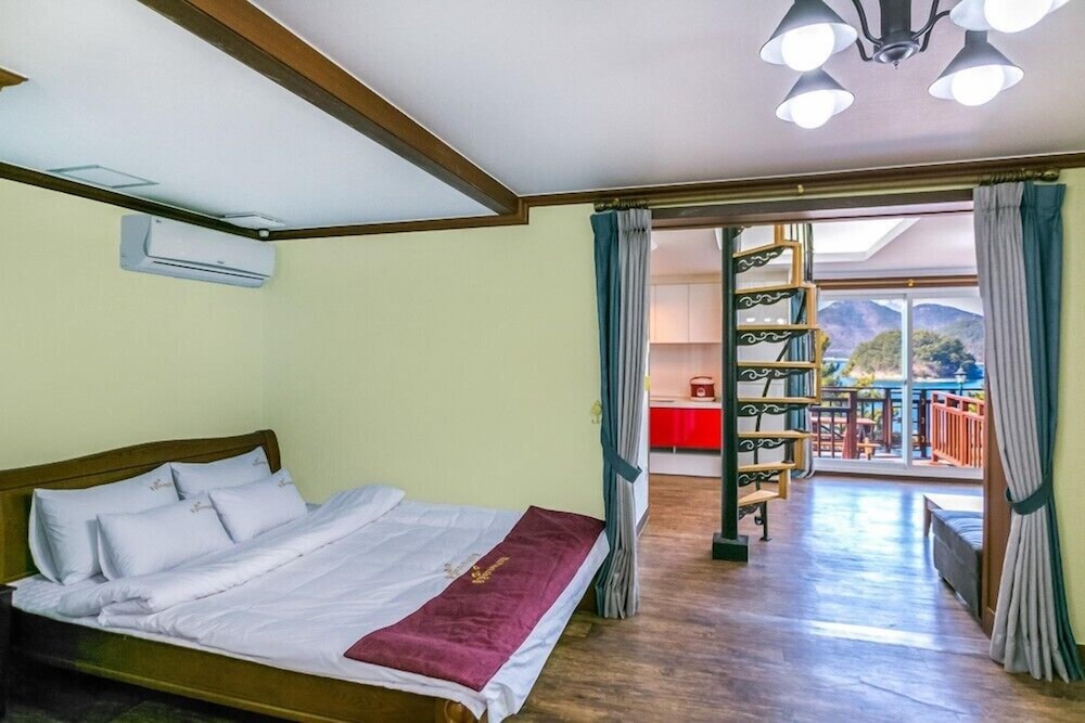 Room (Beach-dong 102) - Photo 3
