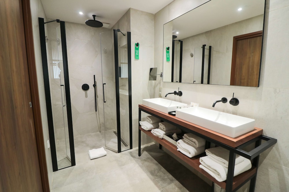 Junior Suite, 1 King Bed with Sofa bed, Balcony, Sea View - Photo 9