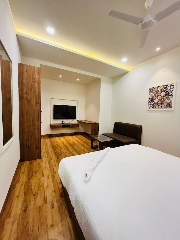 Junior Studio Suite
