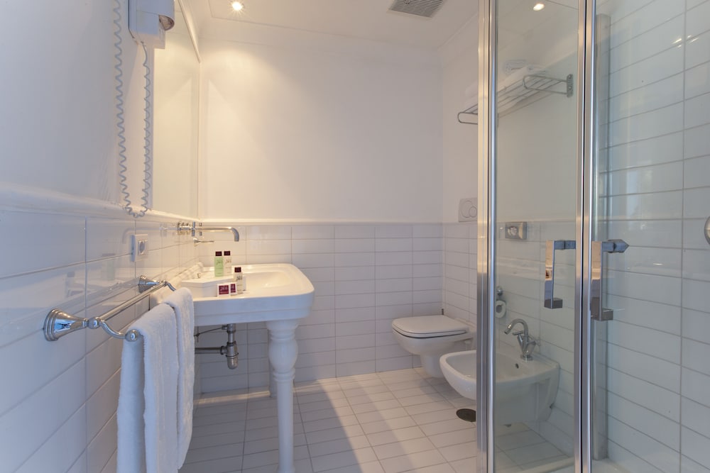 Superior Double or Twin Room, Balcony, Sea View - Photo 10