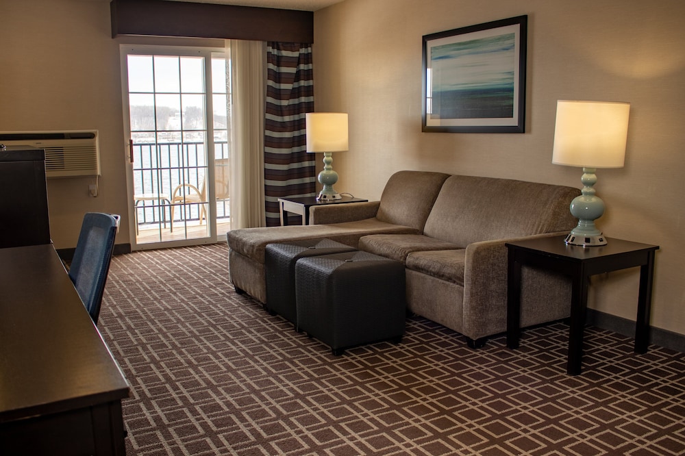 Suite, 1 Bedroom, River View - Photo 4