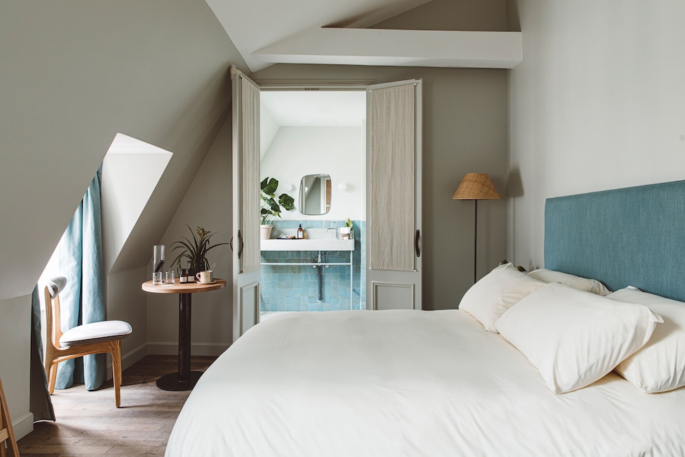 Superior Room, 1 Queen Bed (Retreat Hoy) thumbnail 6