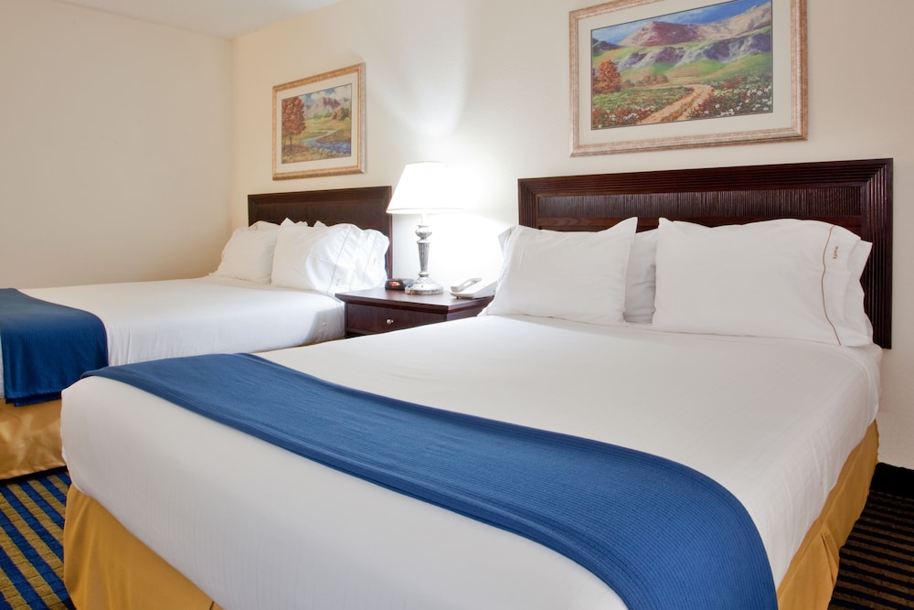 Standard Room, 2 Queen Beds, Accessible (Accessible Tub) photo 2