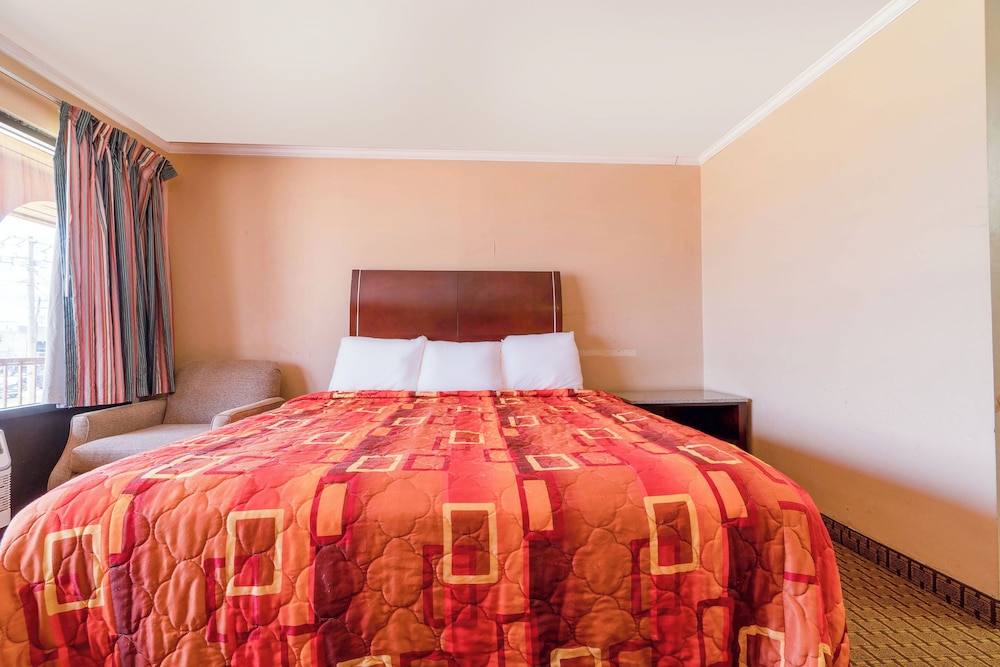 Standard Room, 1 King Bed, Smoking photo 1