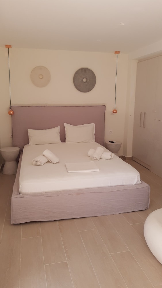 Deluxe Room, 1 Bedroom, Non Smoking photo 1
