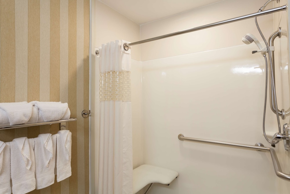 Room, Accessible, Non Smoking - Photo 2