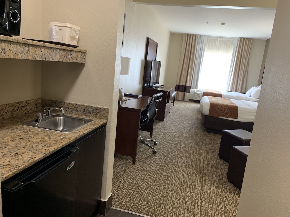 Suite, Multiple Beds, Non Smoking - Photo 4