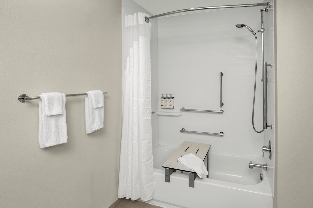 Standard Room, 1 King Bed, Accessible (Communications, Mobility, Access Tub) - Photo 2