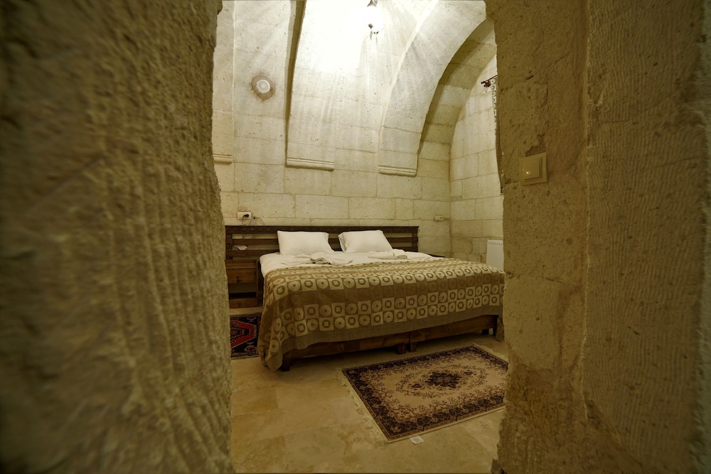 Premium Suite, Jetted Tub (Triple) - Photo 2