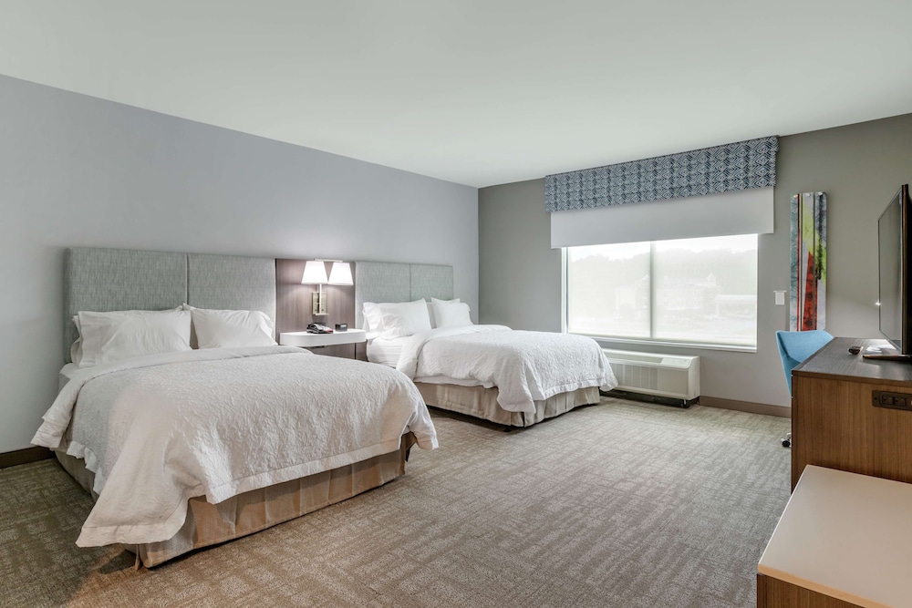 Room, 2 Queen Beds, Accessible, Bathtub photo 1