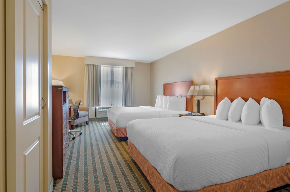 Standard Room, 2 Queen Beds, Non Smoking, Refrigerator & Microwave (1st Floor) - Photo 3