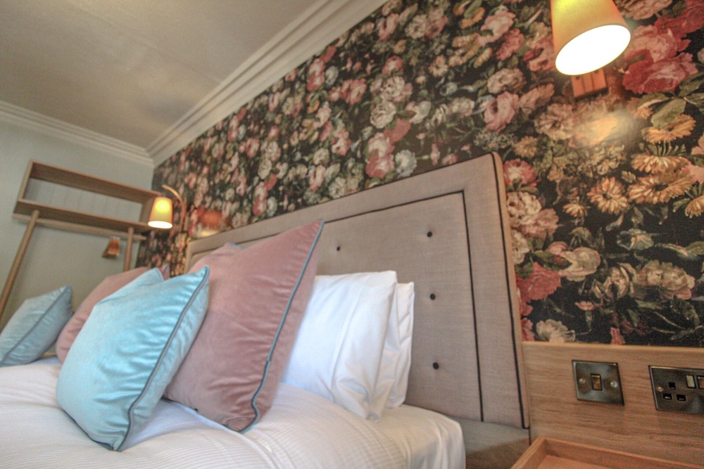 Superior Double Room, Ensuite - Photo 18