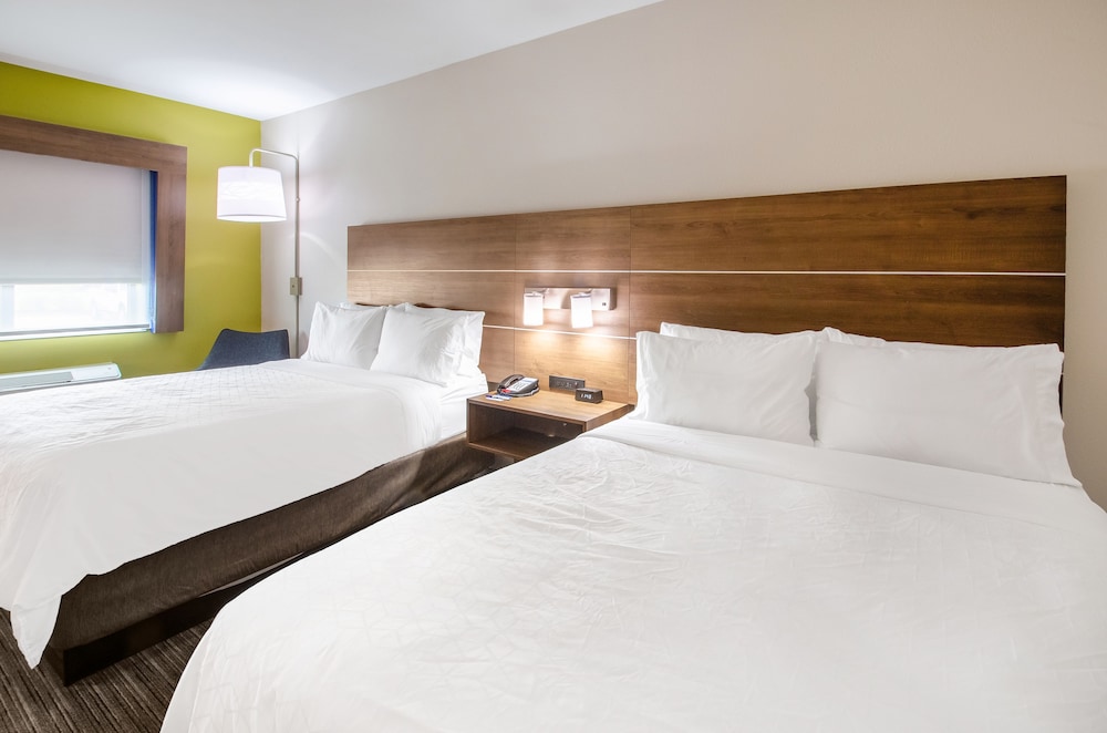 Suite, 2 Queen Beds, Accessible (Mobility Roll-In Shower) - Photo 6
