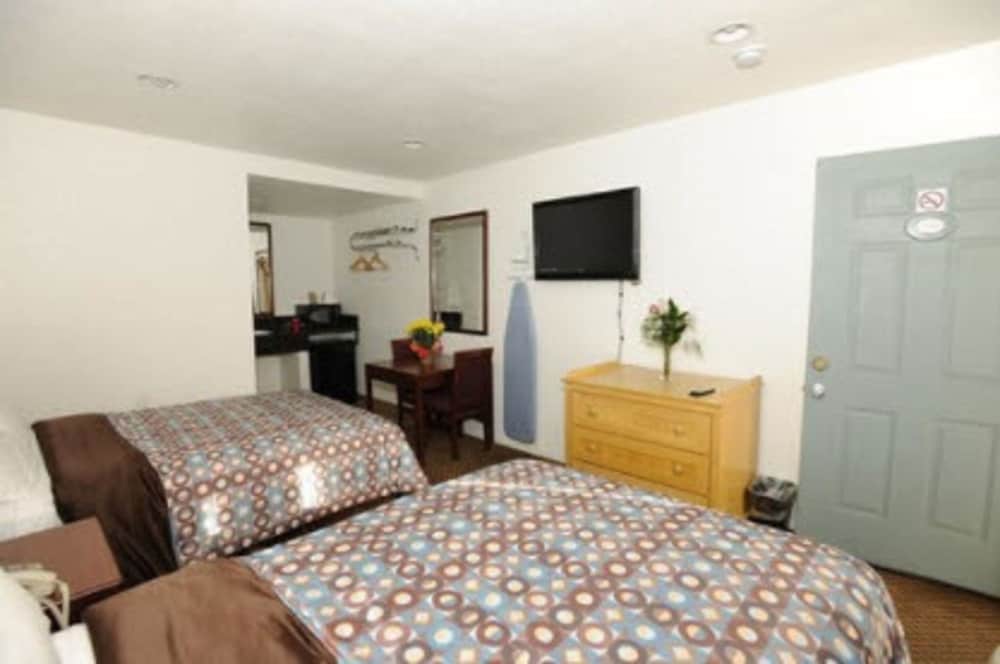 Room, 2 Queen Beds, Non Smoking photo 2