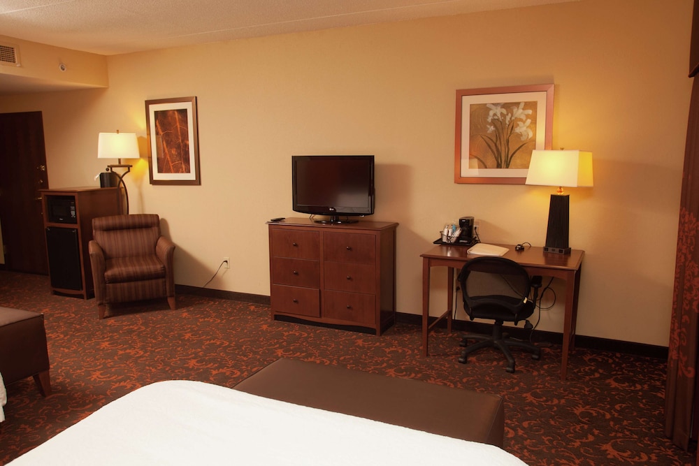 Room, 2 Queen Beds, Accessible, Bathtub