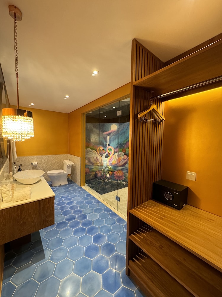 Design Double Room, Non Smoking, Pool View - Photo 2