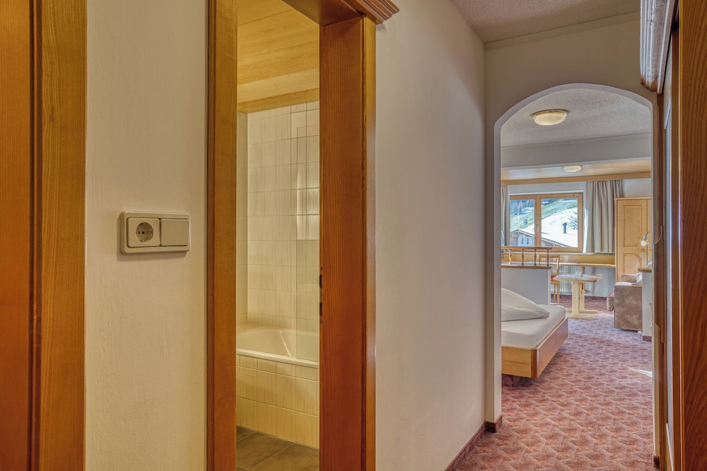 Double Room, Mountain View photo 2