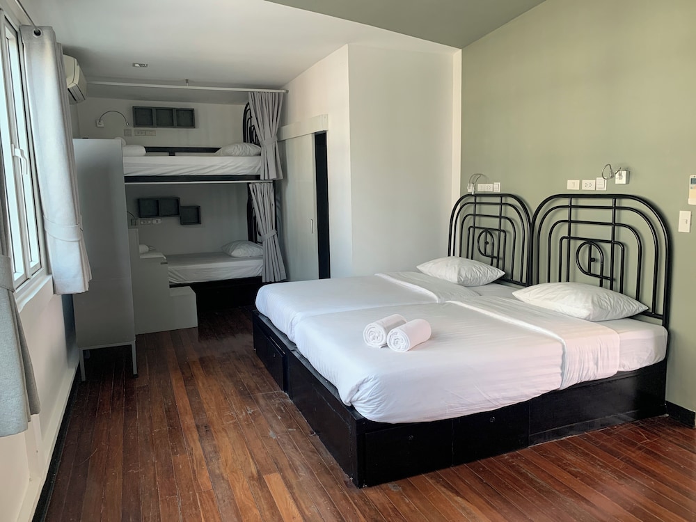 Deluxe Room, City View photo 2