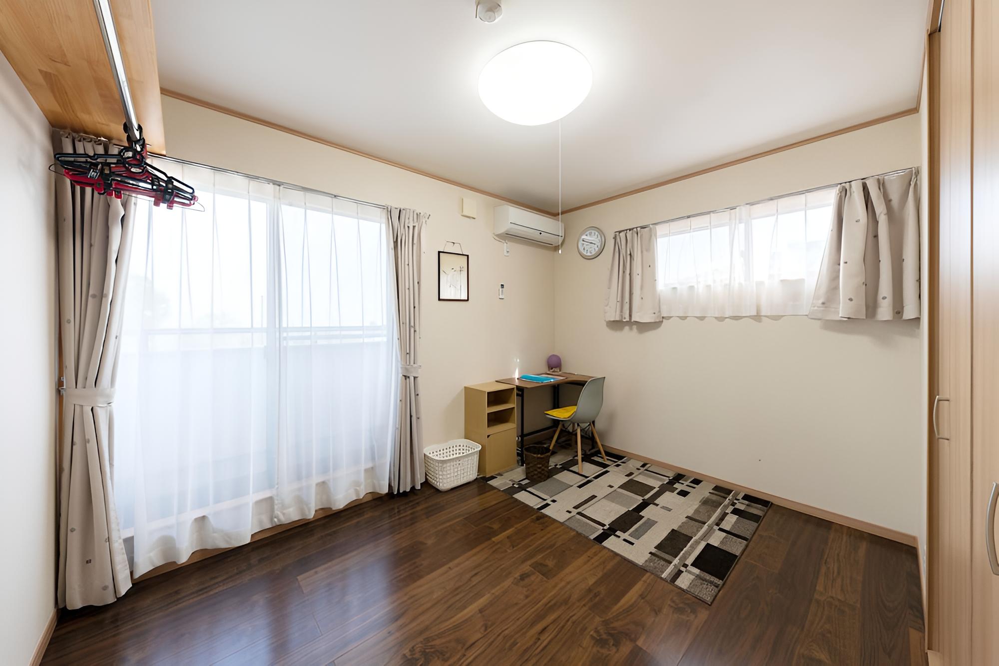 Basic House photo 2