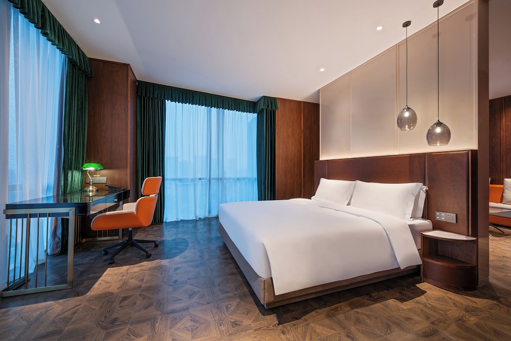 Deluxe Suite, 1 King Bed