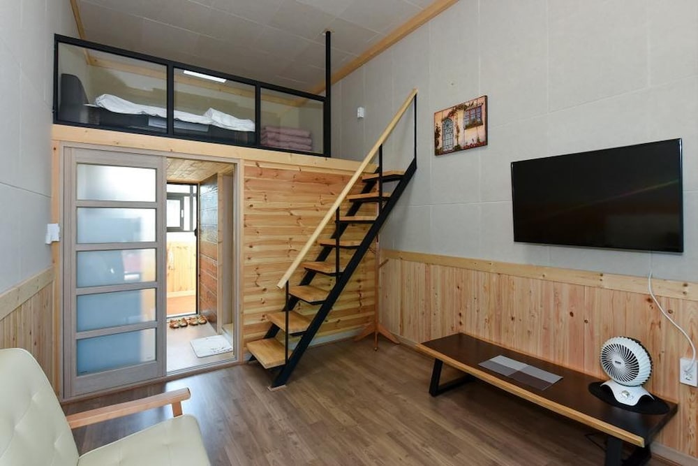 Basic Room, 1 Bedroom (201) - Photo 8