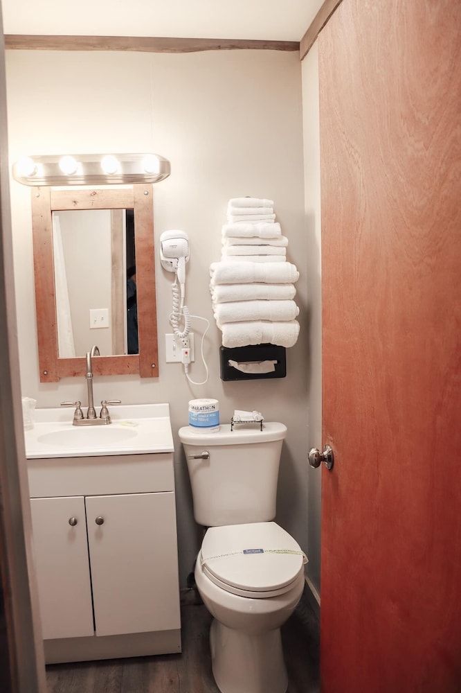 Family Cabin, 1 Bedroom (Pet and Child Friendly) photo 2