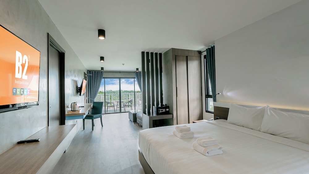 Suite - Photo 1