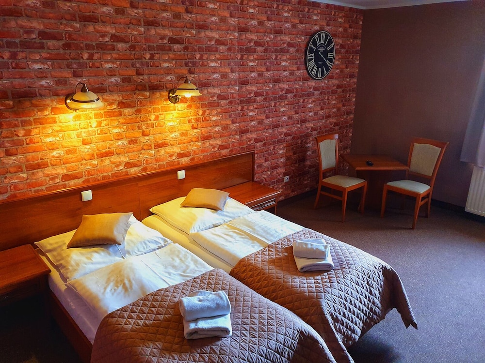 Standard Twin Room - Photo 3