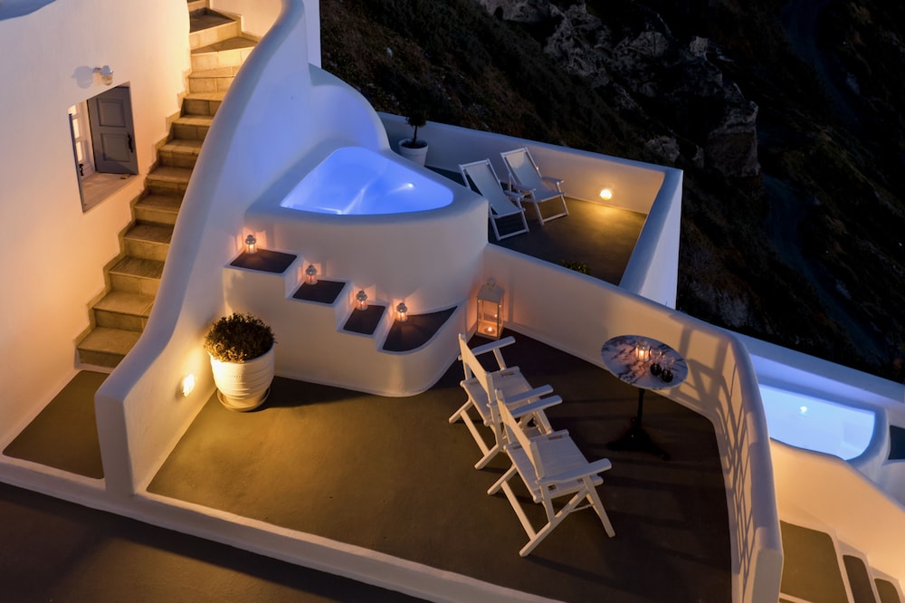 Apartment, 1 Bedroom (Cave, Outdoor Hot Tub) - Photo 9