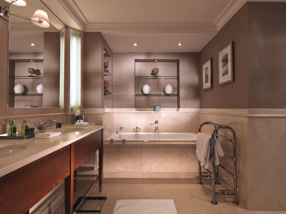 Mews Junior Suite thumbnail 5