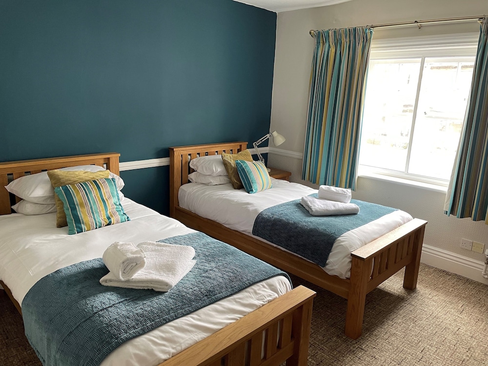 Classic Twin Room, Ensuite, City View photo 2