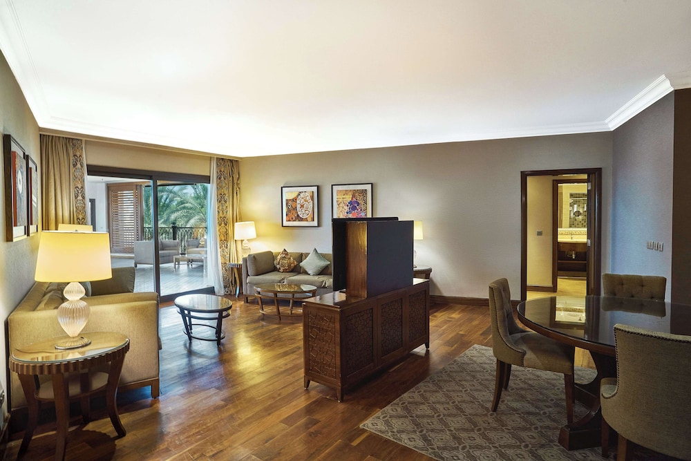Royal Suite, 1 King Bed, Smoking