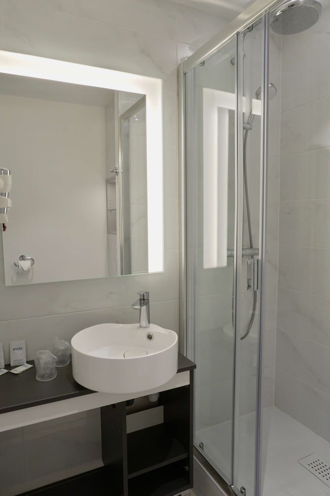 Comfort Room, 1 Double Bed - Photo 11