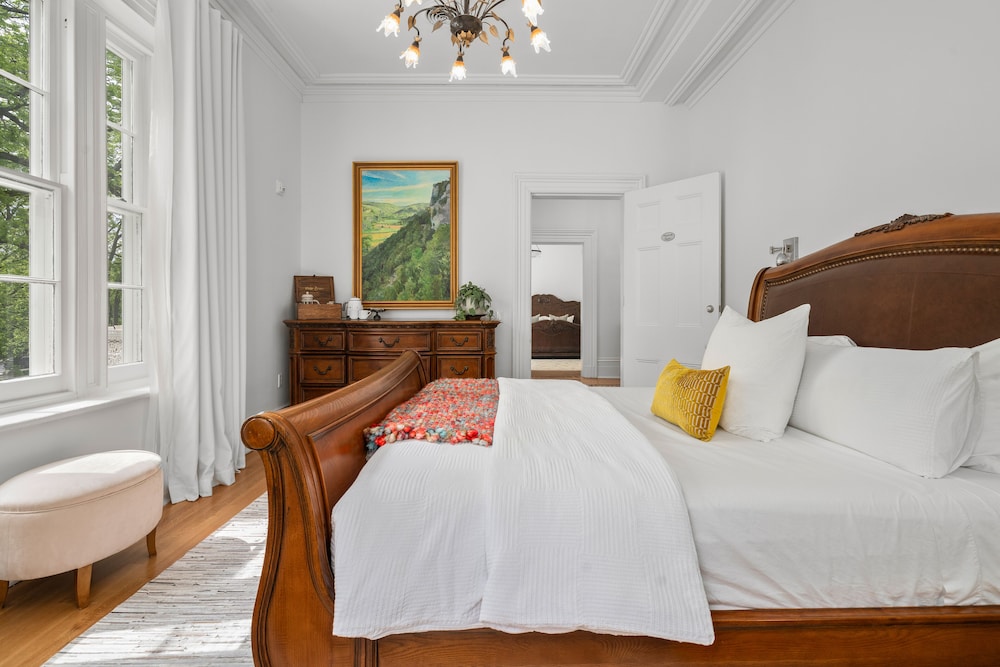 The Elizabeth Taylor Suite
