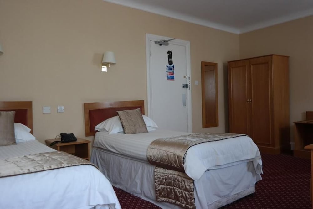 Standard Twin Room - Photo 9