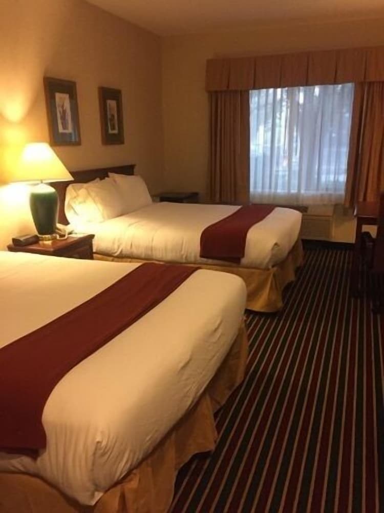 Double Room, 2 Queen Beds - Photo 3
