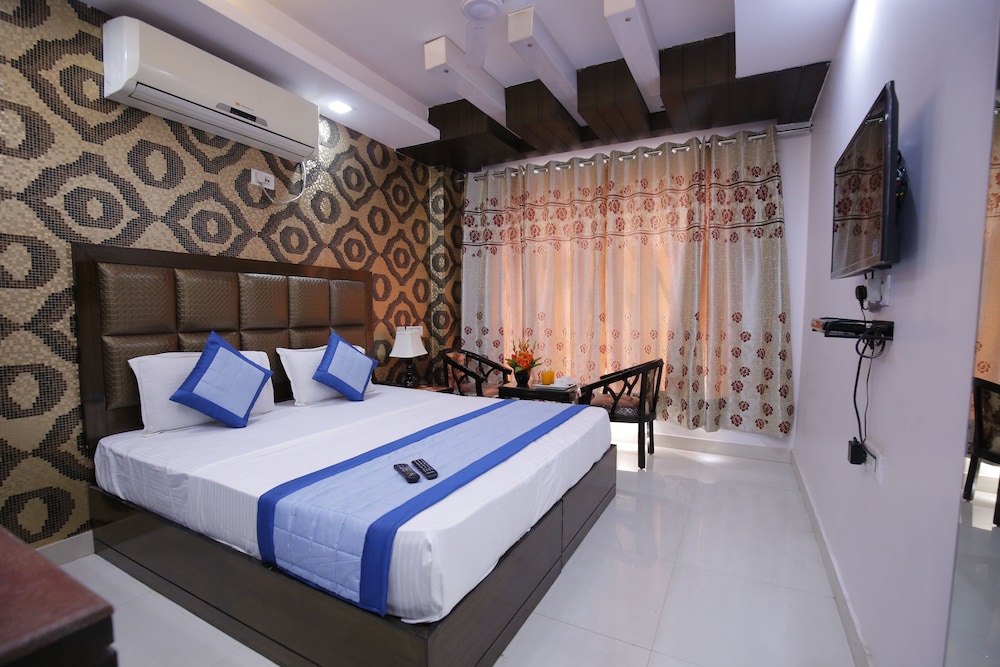 Premium Room, 1 King Bed - Photo 13