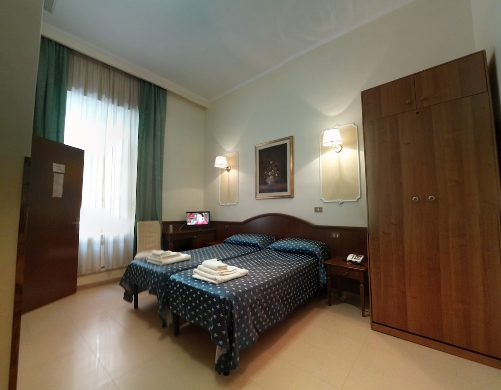 Standard Room photo 3