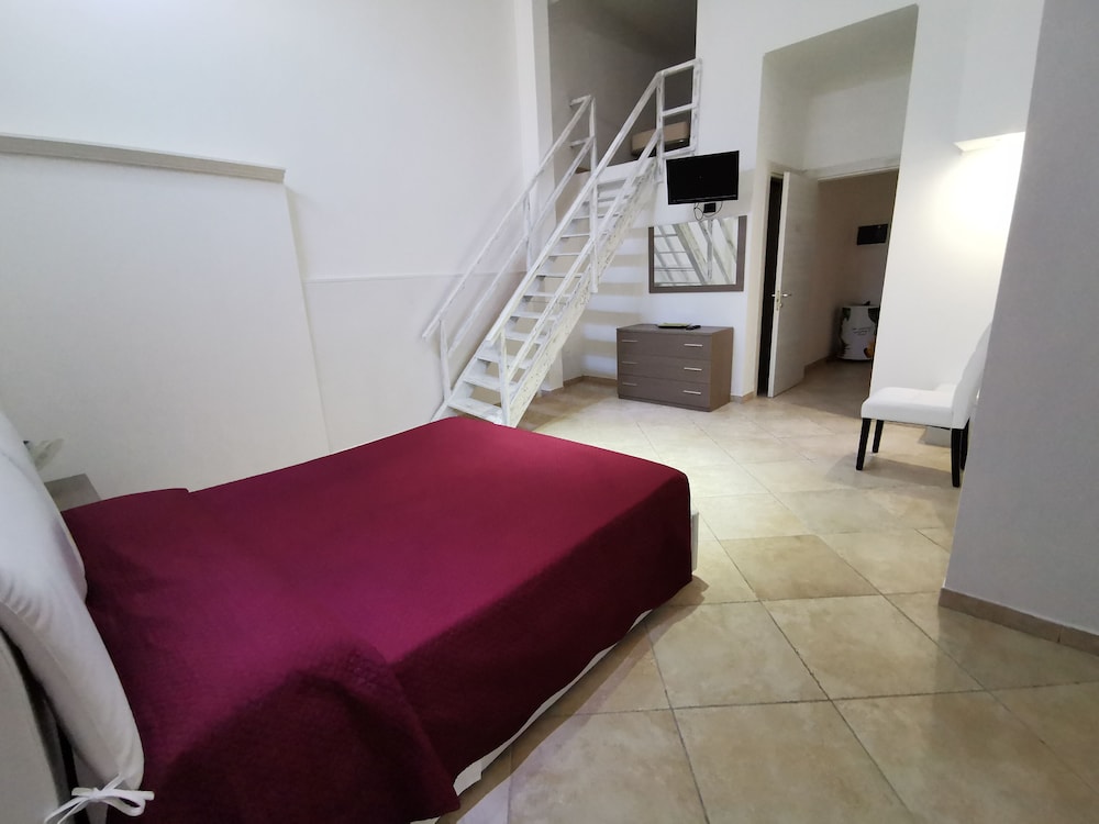 Grand Room, Multiple Beds