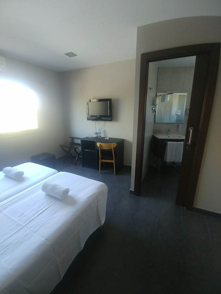 Twin Room - Photo 6