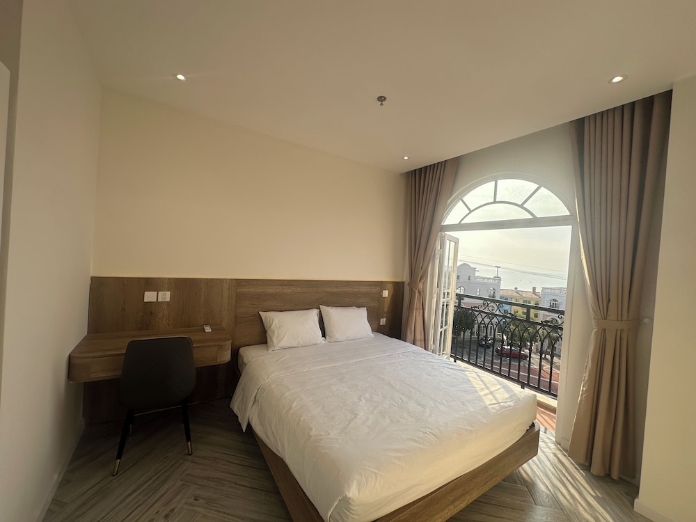 Superior Suite, City View