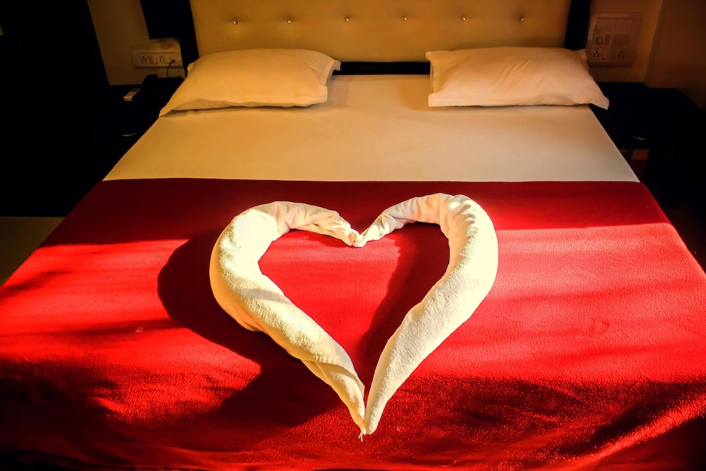 Deluxe Room, 1 King Bed, Garden View photo 1