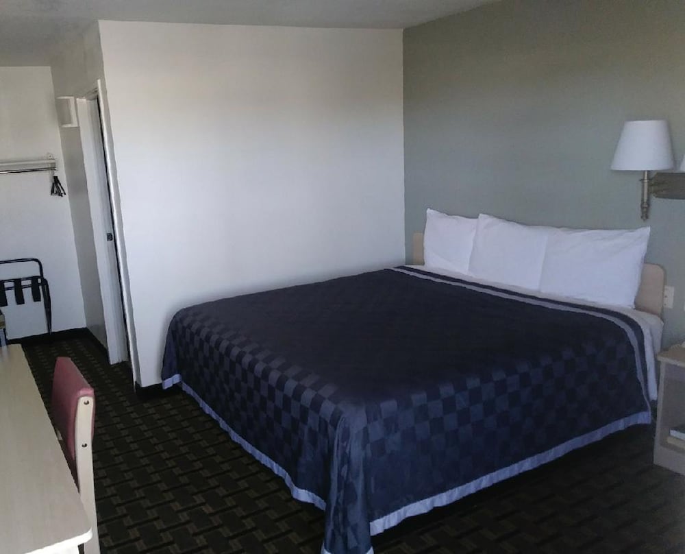 Deluxe Suite, 1 King Bed, Non Smoking - Photo 6