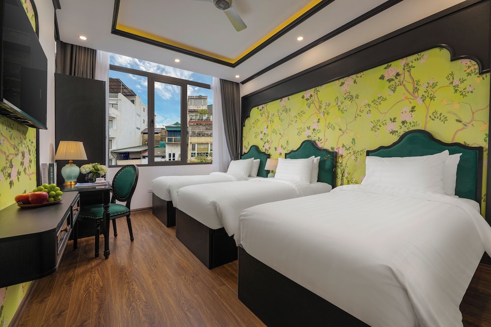 Deluxe Triple Room, City View