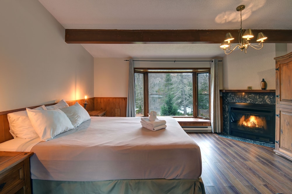 Standard Room, 1 Queen Bed photo 2