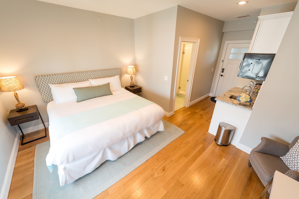 Room, Kitchenette (Upstairs, No Pets)