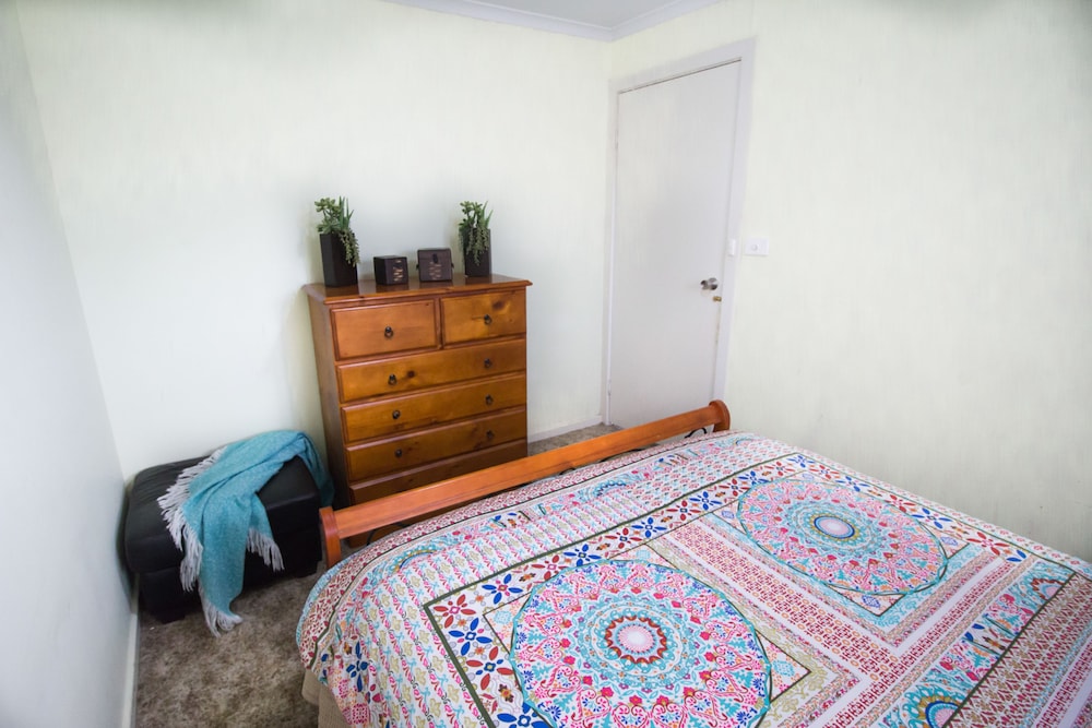 House, 2 Bedrooms, 2 Bathrooms (2-Bedroom House plus Caravan sleeps 2) photo 2