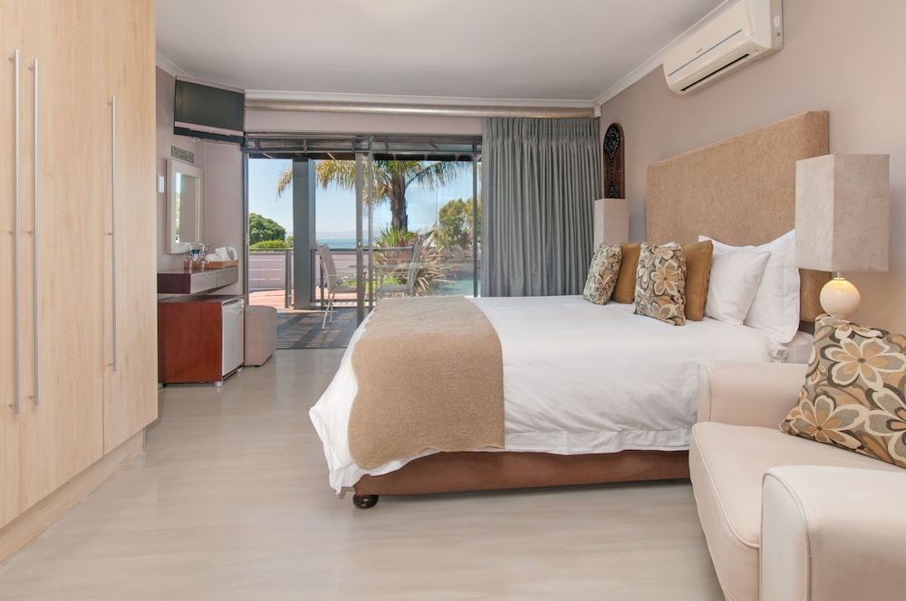 Standard Room, 1 Queen Bed, Bay View photo 3