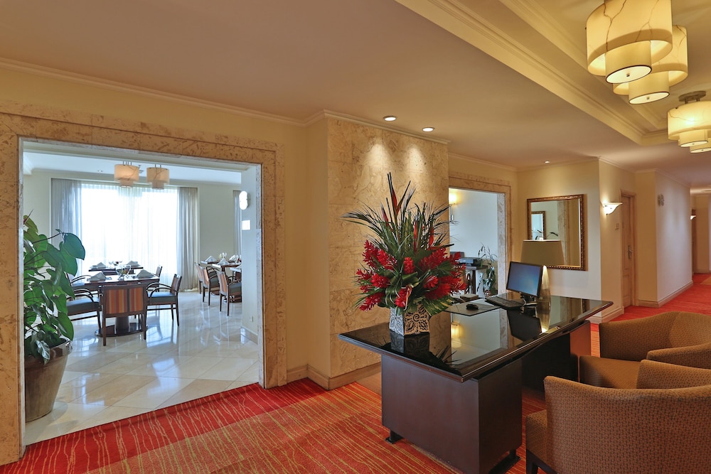 Classic Room, 1 King Bed, Club Lounge Access - Photo 13