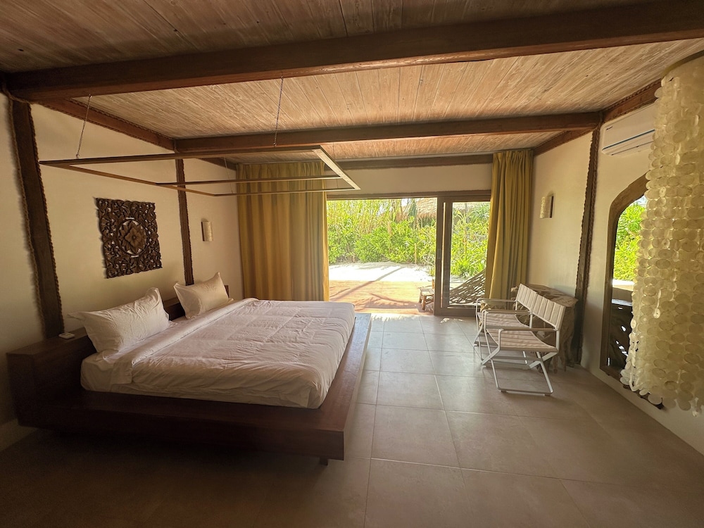 Deluxe Bungalow - Photo 8